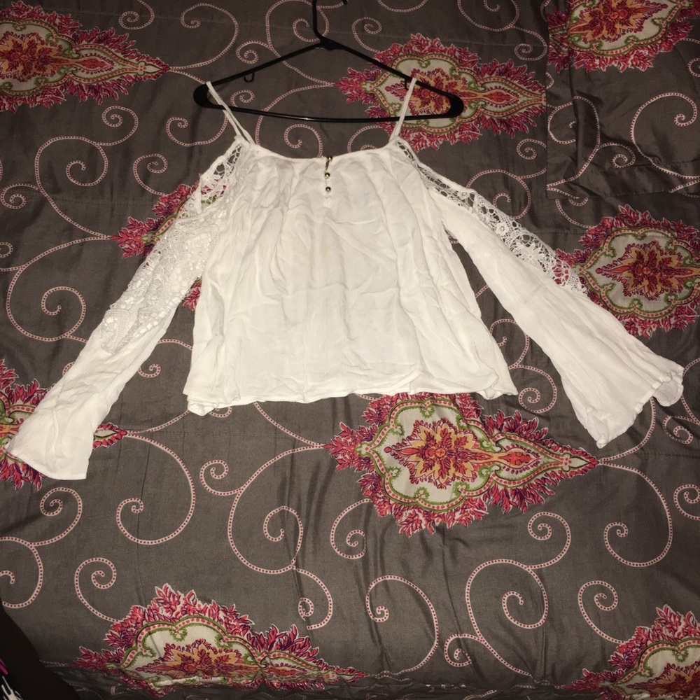 Shoulder cut lace blouse